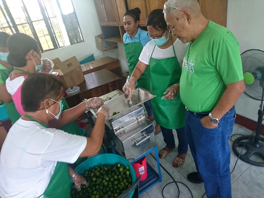 ISARD farmers showcase skills in calamansi processing