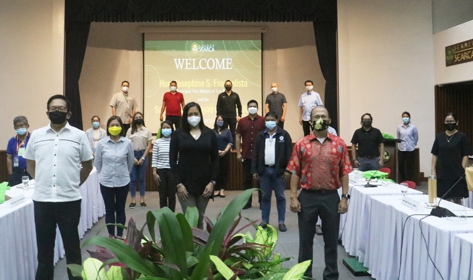 Front row, from right: Dr. Glenn B. Gregorio, SEARCA Director; Los Baños Municipal Vice Mayor Josephine S. Evangelista; and Mr. Joselito G. Florendo, SEARCA Deputy Director for Administration, together with the Los Baños Municipal Councilors and SEARCA staff.