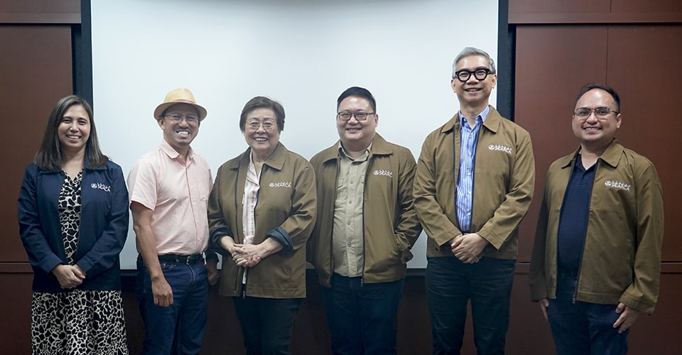 (From left to right): Ms. Sharon Malaiba, Head, PU, and Lead, #Y4AGRI; Dr. Glenn Gregorio, SEARCA Center Director; Prof. Ma. Nieves Confesor; Dr. Timothy Ting; Dr. Manuel De Vera; and Mr. Earwin Belen, AIM fellow