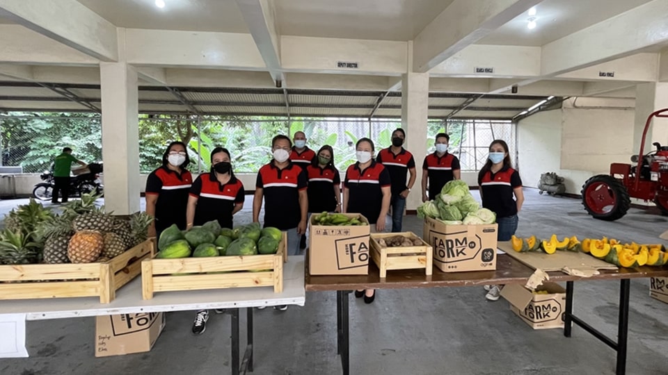 SEARCA Anniversary Community Pantry organizers led by Ms. Adoracion T. Robles (fourth from right), Unit Head, Budget Unit (BU); and Mr. Fernando B. Artates (third from left), Unit Head, Accounting Unit (AcU).