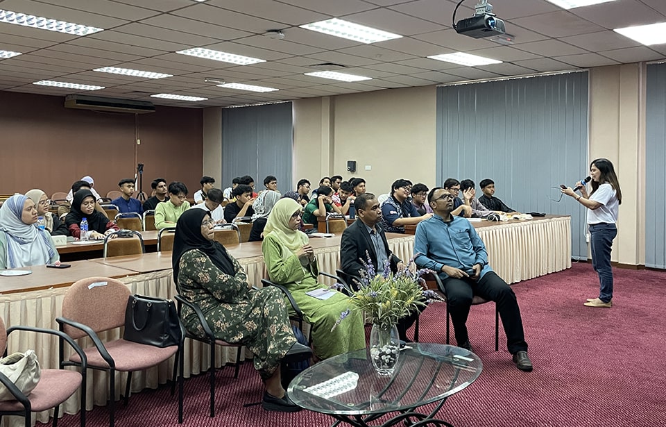 Ms. Sharon Malaiba gives a closing message to the Malaysian youth participants.